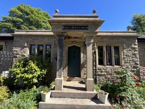 Front External- click for photo gallery